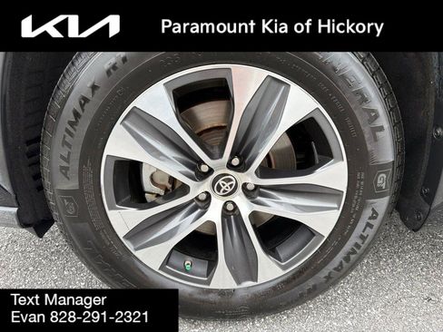 Used 2020 Toyota Highlander XLE FWD image 9