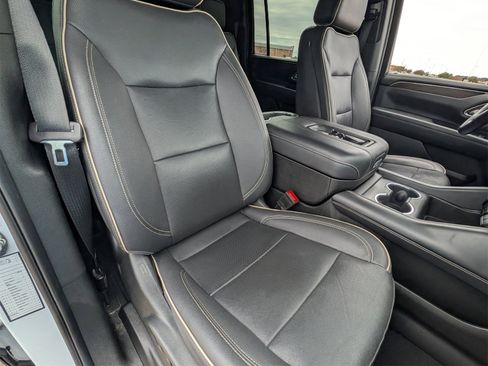 Used 2023 Chevrolet Suburban Premier image 28