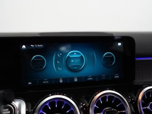Used 2022 Mercedes-Benz GLB 250 4MATIC image 30