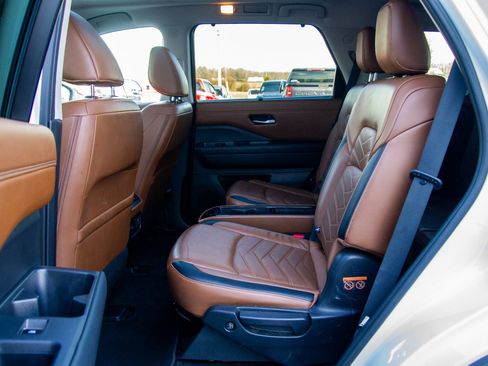 Used 2023 Nissan Pathfinder Platinum w/ Lighting Package (N93) image 27