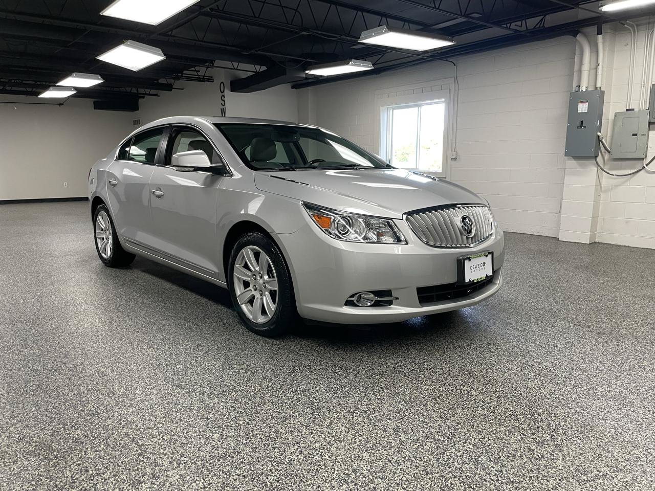 Used 2010 Buick LaCrosse CXL w/ Luxury Package AWD/4WD image 3