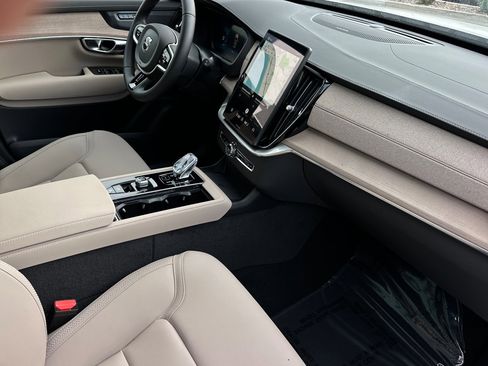 New 2026 Volvo XC90 T8 Plus AWD/4WD image 15