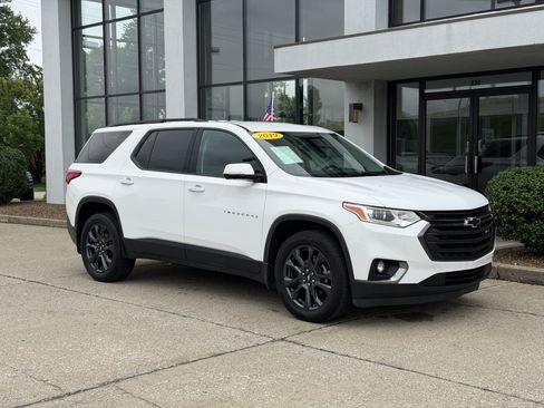 Used 2019 Chevrolet Traverse RS w/ LPO, Floor Liner Package FWD image 2