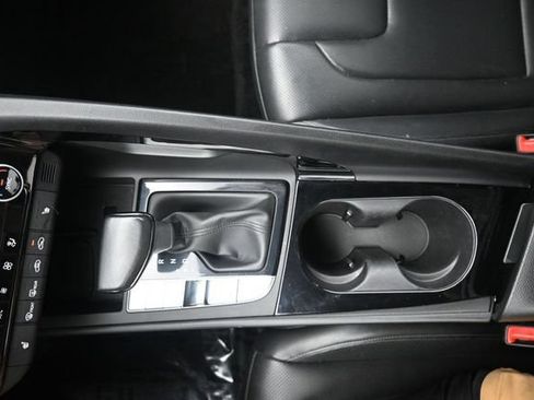 Used 2024 Hyundai Elantra Limited FWD image 31