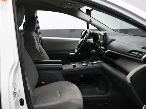 Used 2024 Toyota Sienna LE image 37