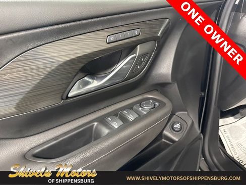 Used 2022 GMC Terrain SLT w/ Tech Package image 12