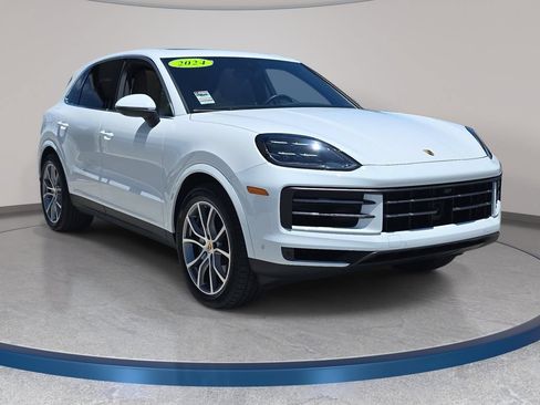 Used 2024 Porsche Cayenne AWD/4WD image 4