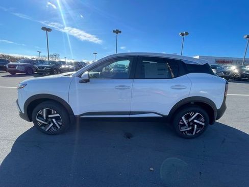 New 2025 Nissan Kicks SV FWD image 8