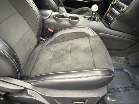 Used 2017 Ford Mustang Shelby GT350 image 83