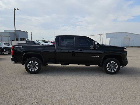 Used 2025 Chevrolet Silverado 2500 Custom w/ Custom Value Package AWD/4WD image 9