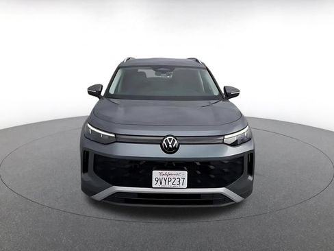 Used 2026 Volkswagen Tiguan SE FWD image 3