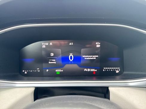 Certified 2025 Volkswagen Taos SE image 21