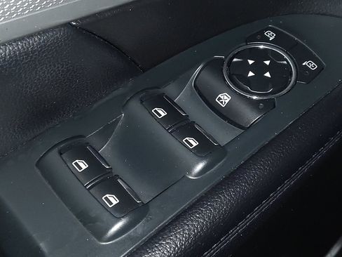 Used 2016 Ford Explorer XLT w/ Equipment Group 202A image 27