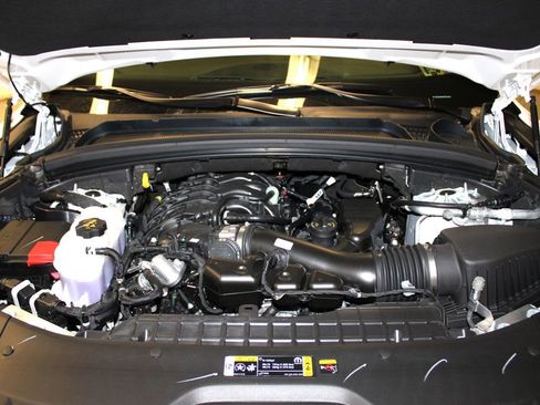 New 2025 Jeep Grand Cherokee Limited w/ Luxury Tech Group II image 42