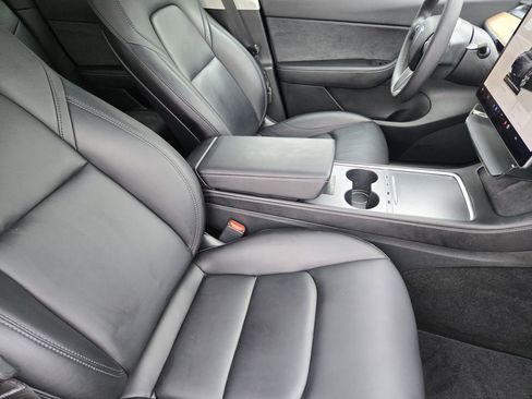Used 2022 Tesla Model Y Long Range AWD/4WD image 19