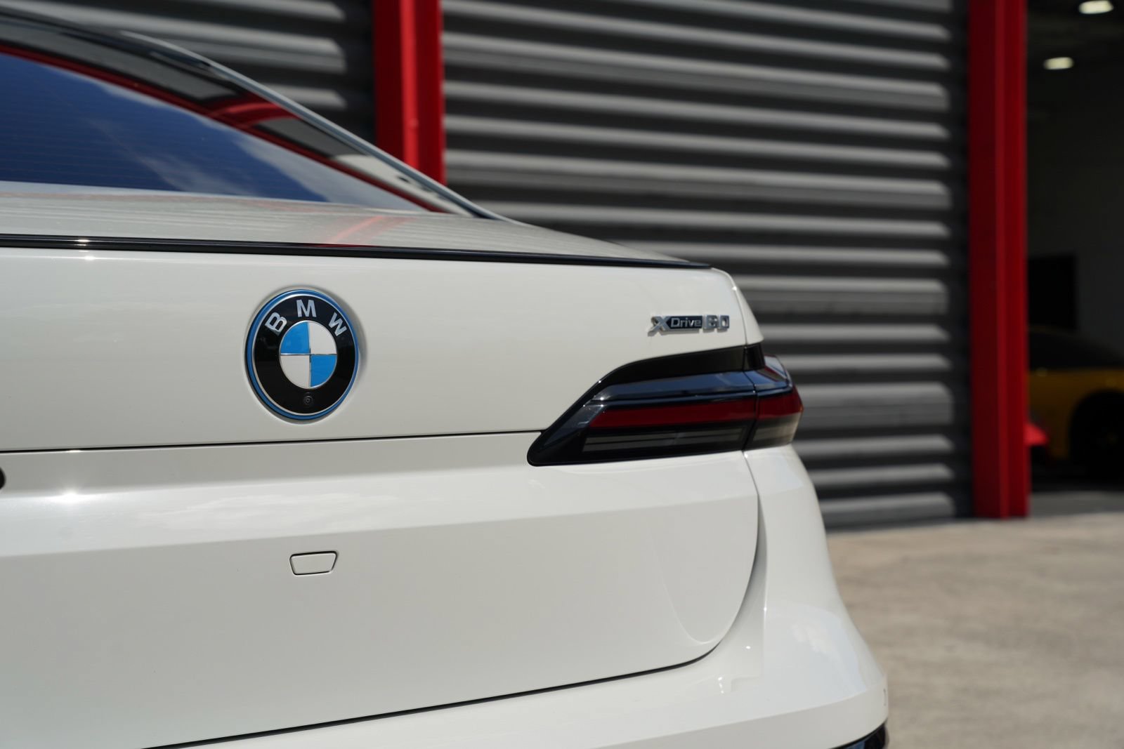 Used 2023 BMW i7 xDrive60 AWD/4WD image 17