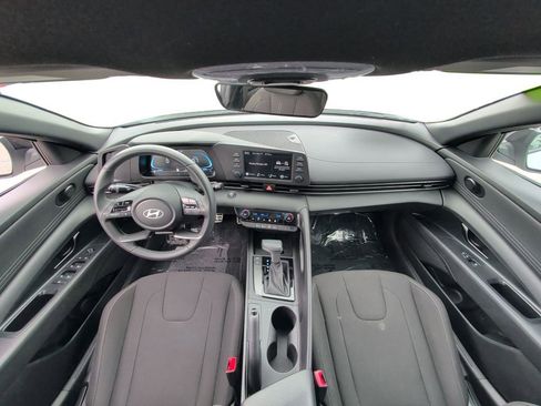 Certified 2025 Hyundai Elantra Sport FWD image 14