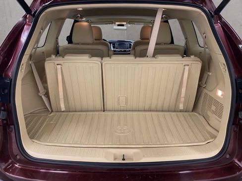 Used 2018 Toyota Highlander XLE AWD/4WD image 23