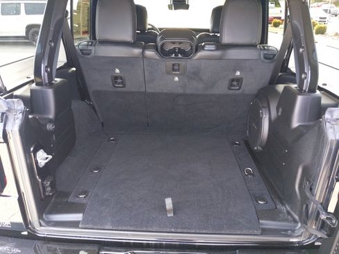 Used 2021 Jeep Wrangler Unlimited Sahara image 18