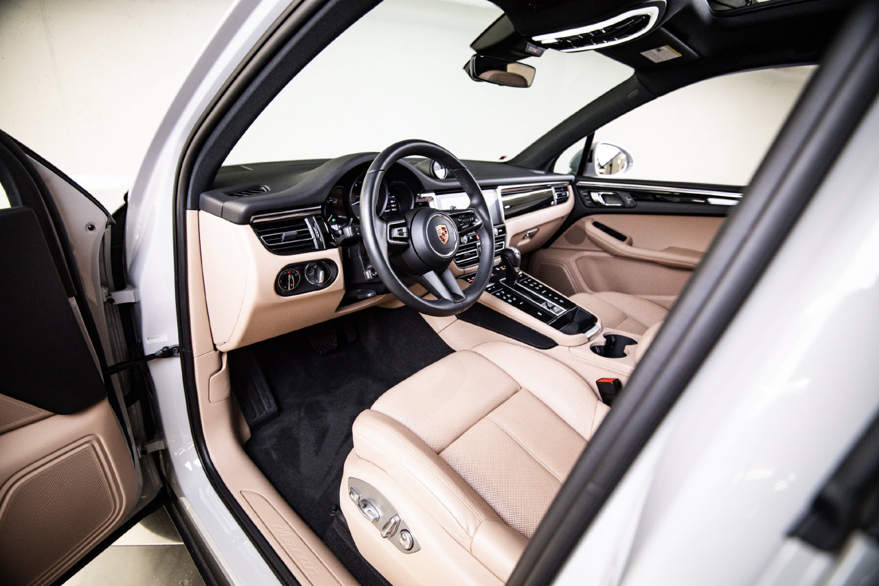 Certified 2026 Porsche Macan AWD/4WD image 4