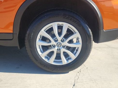 Used 2019 Nissan Rogue SV AWD/4WD image 13