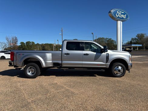 Used 2024 Ford F350 XLT image 6