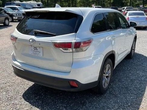 Used 2016 Toyota Highlander LE image 3