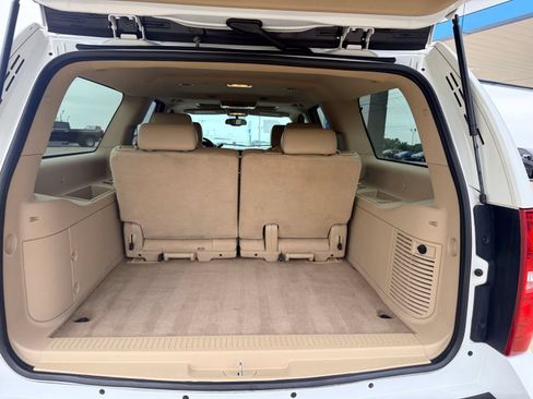 Used 2009 Chevrolet Suburban LT RWD image 7