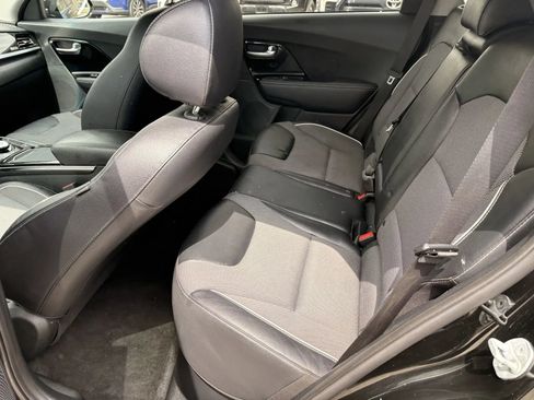 Used 2022 Kia Niro EX FWD image 9