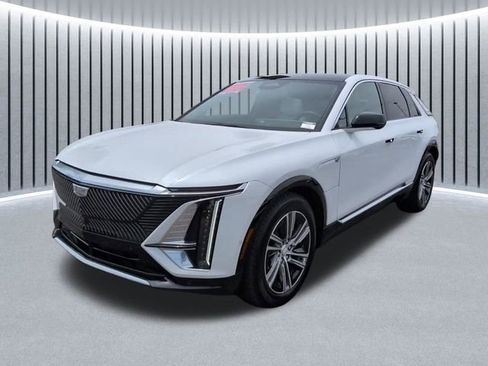 Certified 2024 Cadillac Lyriq Luxury AWD/4WD image 12