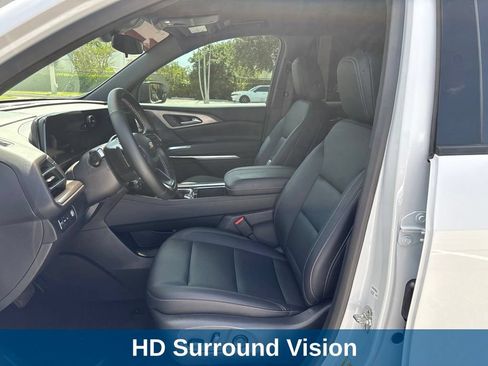 Used 2025 Chevrolet Traverse LT w/ Driver Confidence Package FWD image 16