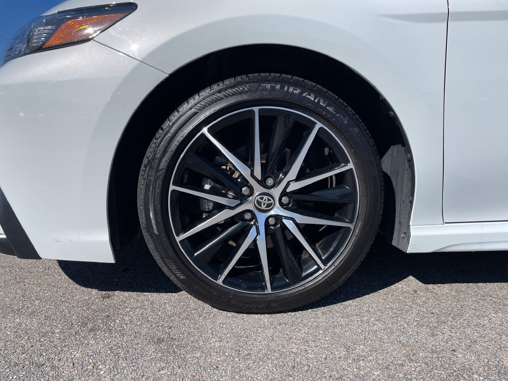Used 2024 Toyota Camry SE w/ Cold Weather Package FWD image 9