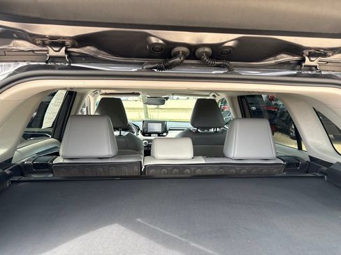 Used 2022 Toyota RAV4 XLE Premium AWD/4WD image 28