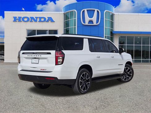 Used 2024 Chevrolet Suburban RST w/ Luxury Package image 3