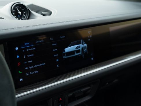 New 2026 Porsche Cayenne S image 28