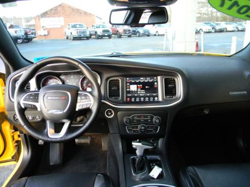 Used 2017 Dodge Charger SXT w/ AWD Plus Group image 17