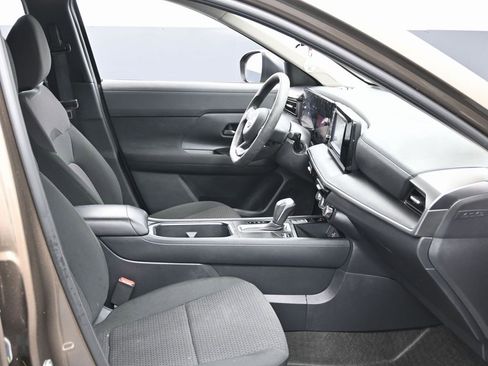 Used 2025 Nissan Kicks S image 32