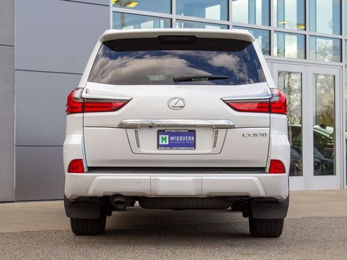 Used 2021 Lexus LX 570 4WD w/ Luxury Package image 9
