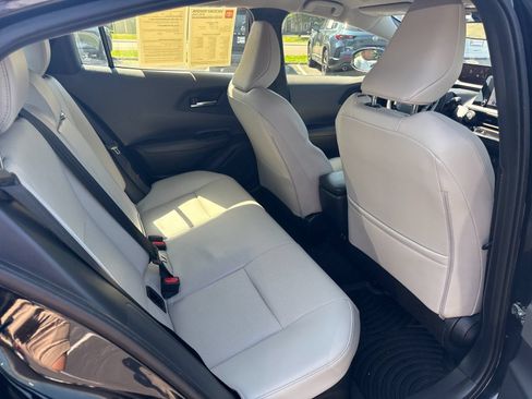 Used 2024 Toyota Prius XLE FWD image 23