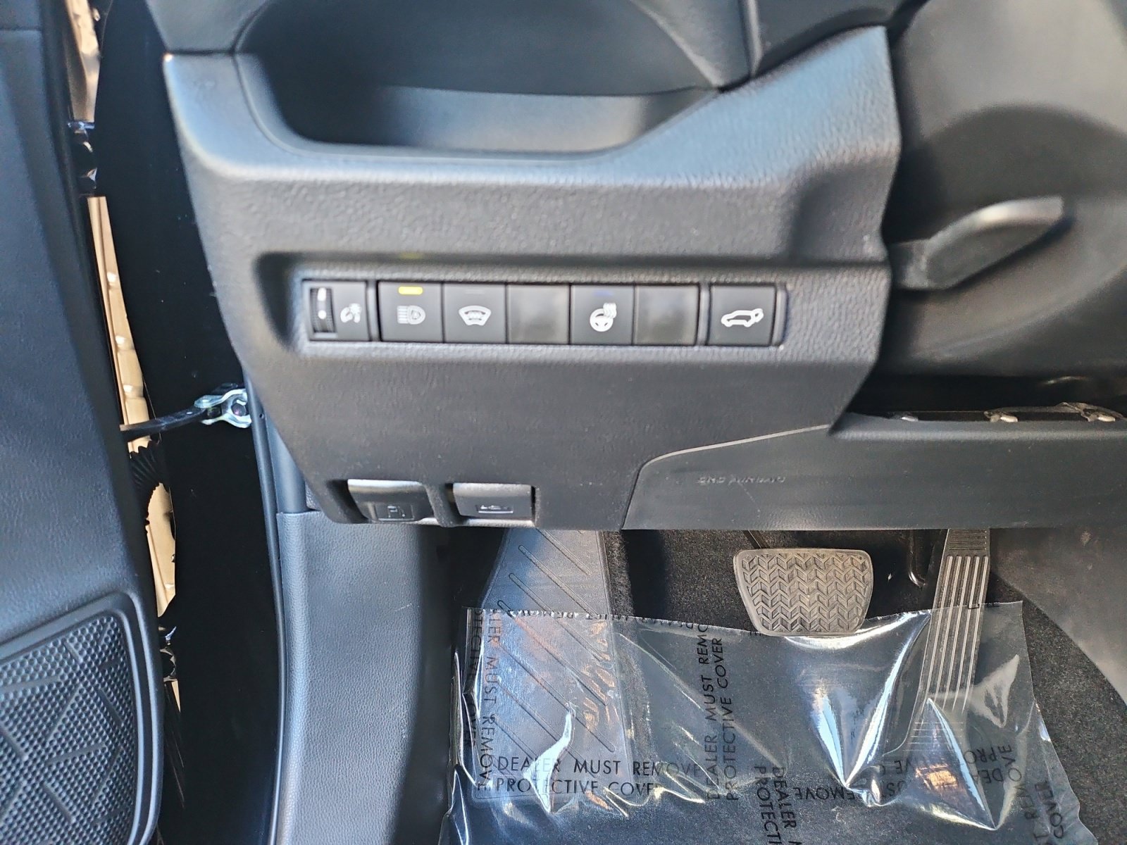 Used 2025 Toyota RAV4 XLE Premium w/ Weather Package AWD/4WD image 33