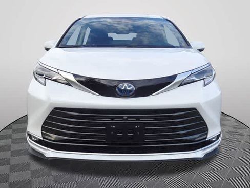 Certified 2023 Toyota Sienna Platinum AWD/4WD image 5