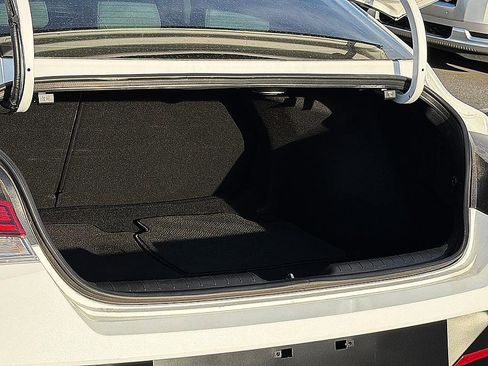 Certified 2025 Hyundai Elantra Limited image 21