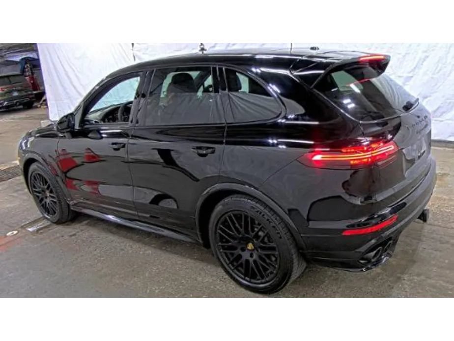 Used 2018 Porsche Cayenne GTS w/ Premium Package Plus AWD/4WD image 7
