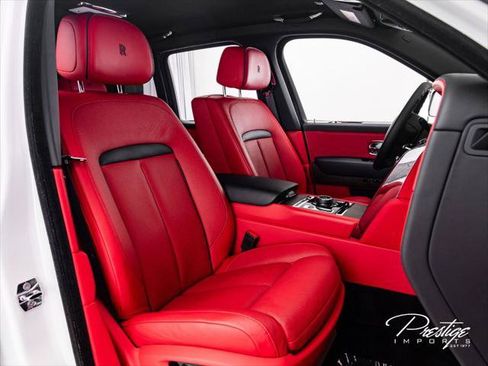 Used 2022 Rolls-Royce Cullinan AWD/4WD image 36