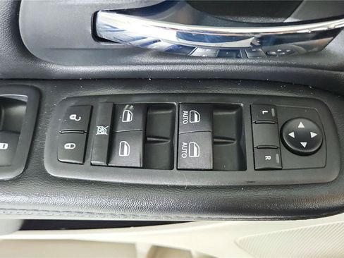 Used 2020 Dodge Grand Caravan SE FWD image 10