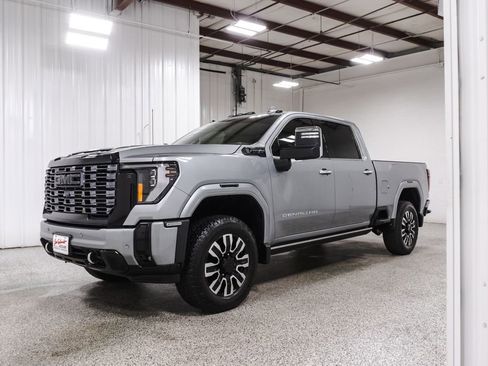 Used 2025 GMC Sierra 2500 Denali Ultimate w/ LPO, GMC Protection Package AWD/4WD image 3