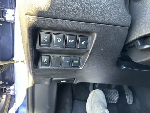 Used 2019 Nissan Rogue SV w/ Premium Package image 14