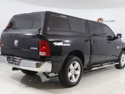 Used 2018 RAM 1500 Classic SLT image 3