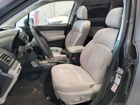 Used 2016 Subaru Forester 2.5i Premium w/ All-Weather Package AWD/4WD image 10