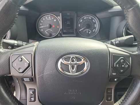 Used 2019 Toyota Tacoma TRD Sport image 18